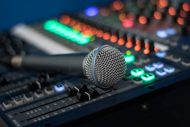 7 Sound System Rental Features That Matter When Hosting a Spoken-Word Event