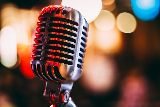 How Do You Prevent Microphone Feedback During a Live Event